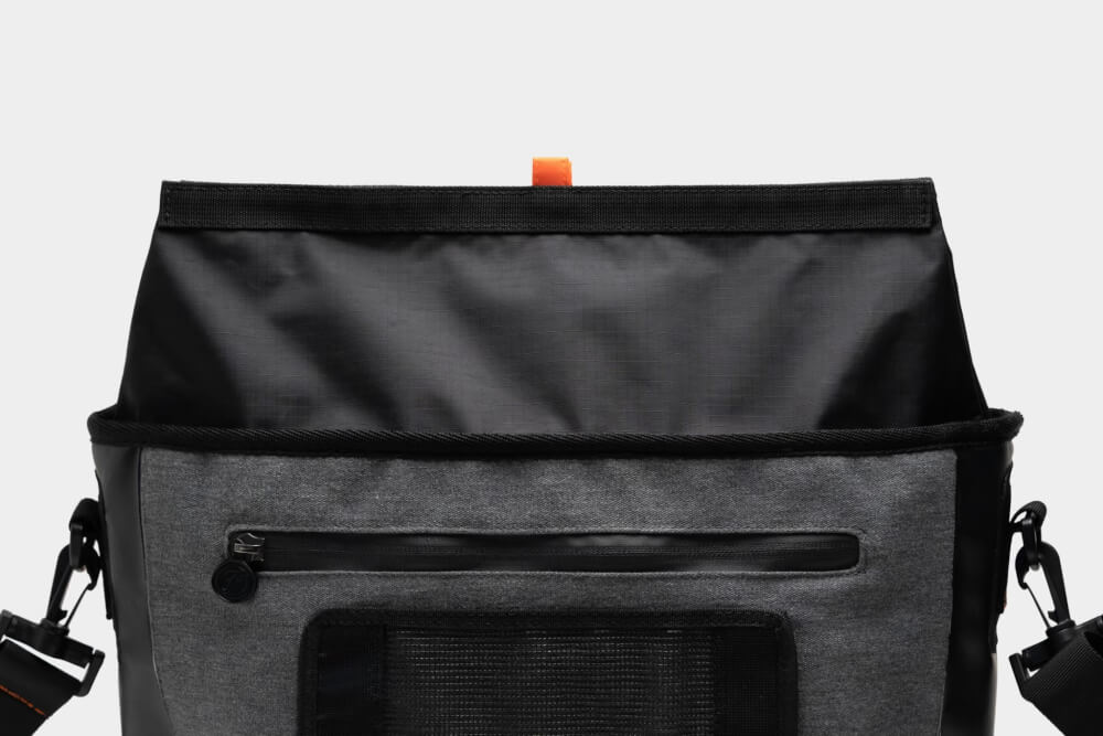 กระเป๋าสะพายข้างกันน้ำ FEELFREE URBANION ECO รุ่น MESSENGER BAG สี GREY_7